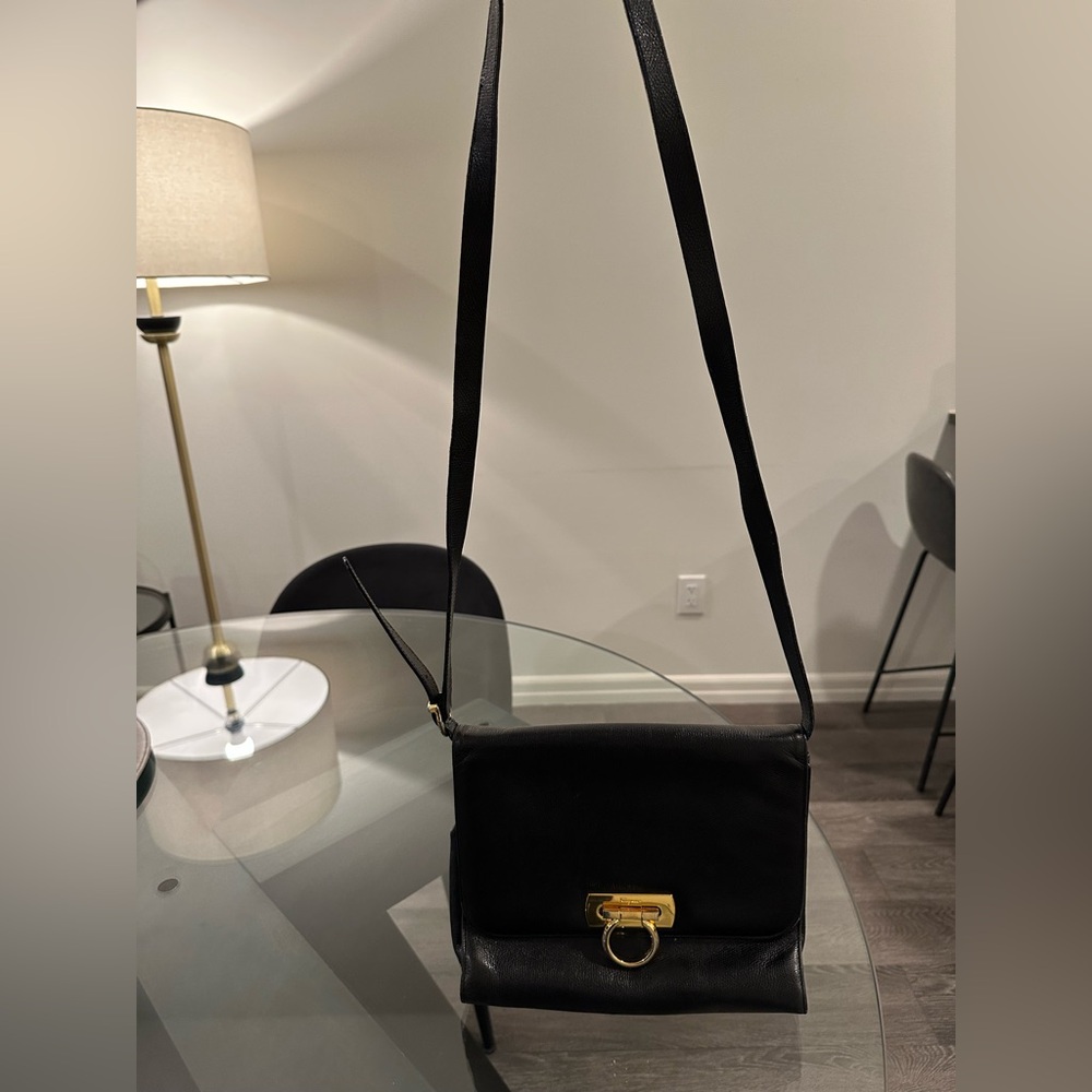 Vintage Salvatore Ferragamo Elegant Black Leather Crossbody/Shoulder Bag